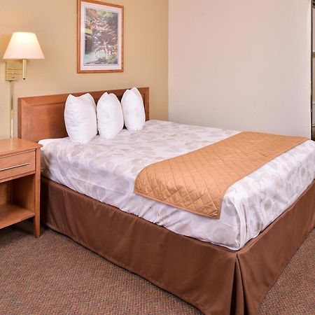 Americas Best Value Inn Missouri Valley Exterior foto